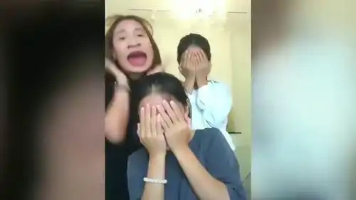 这几个萌妹的表情简直不要太搞笑你们这样真的好吗