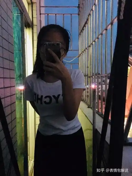 表情想认识每期给你派送表情包的小姐姐吗知乎表情