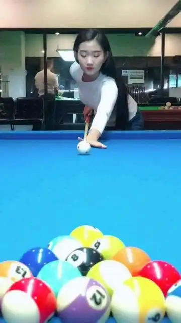 一脸尴尬的表情,哈哈