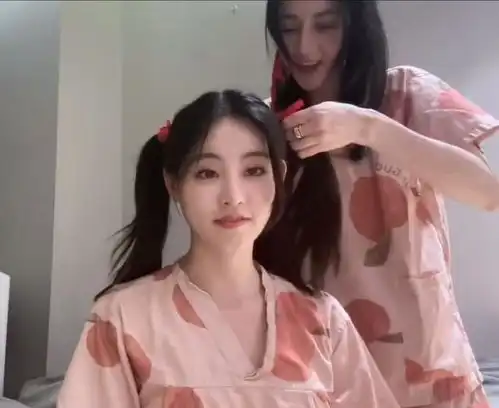 祝绪丹晒和热巴汗蒸vlog,扎辫子,各种搞怪表情等谁羡慕了我不说