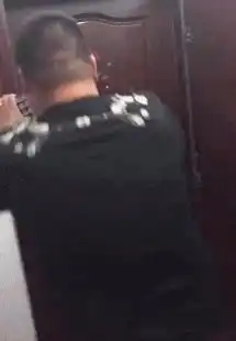 摩托那天有辆车跟了我一路,非要我好好感受一下尾气的味道