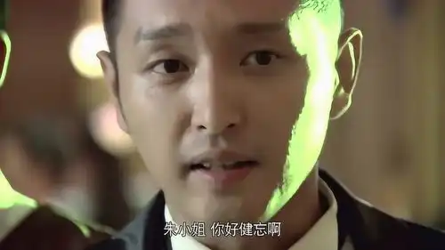 霸道总裁自我介绍,美女一听名字生气了,拉着小姐妹就走