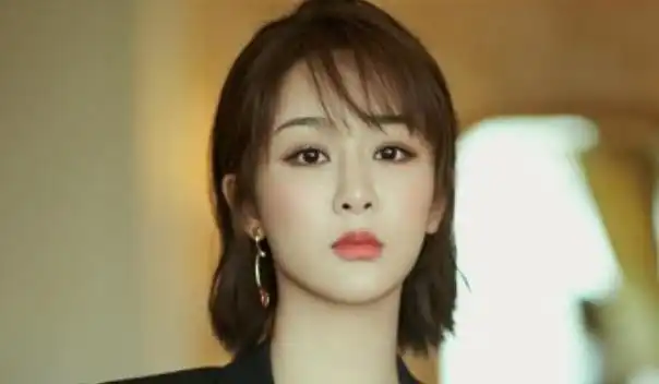 杨紫七夕公开感情现状好友点送青蛙之歌,杨紫表情包太呆萌