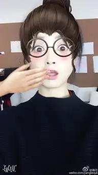 蒋欣盲约片场玩自拍p丸子头表情搞怪