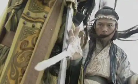 练了辟邪剑谱的岳不群和左冷禅谁更厉害