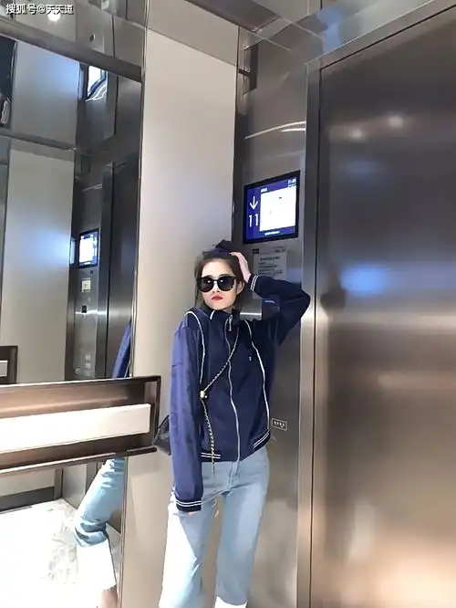 搞笑gif段子女总裁瞅着我看了半天,意味深长的说,想加薪吗