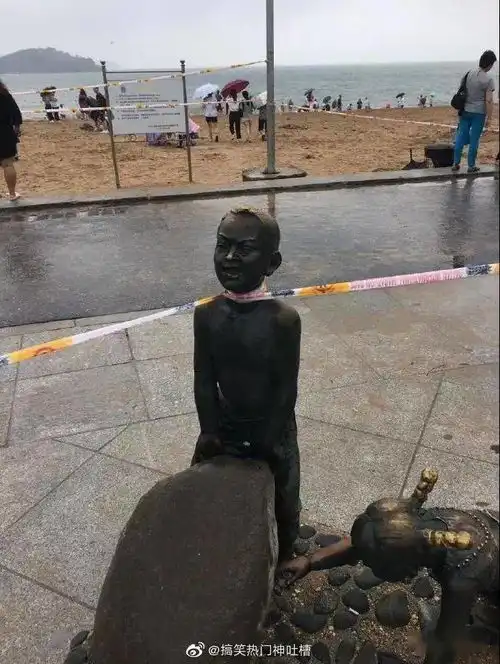 全世界都在偶遇王嘉尔热心市民王先生哈哈哈哈凑热闹老手了