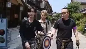 陆柯燃一屁股坐在了赵小棠的手上,棠姐这个表情,也是没谁了