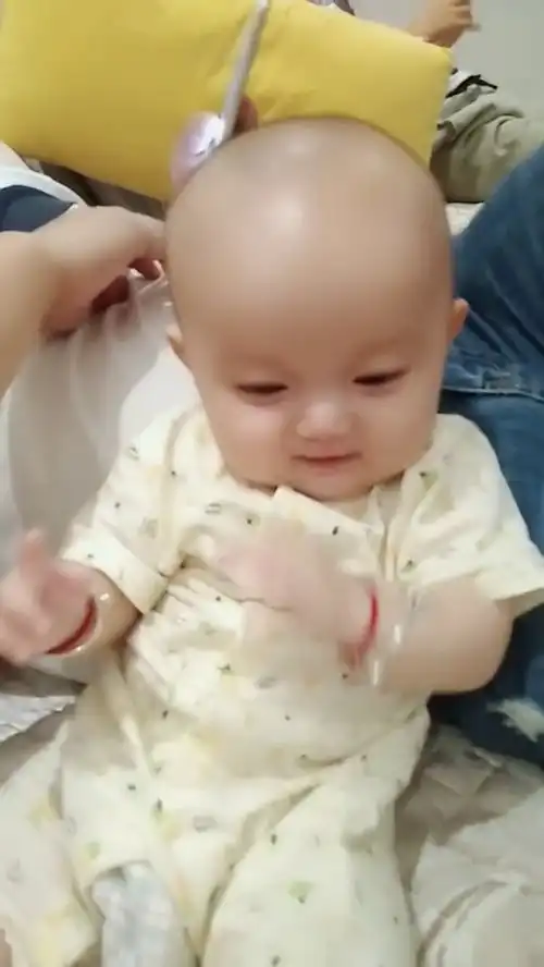 宝宝你这是干嘛呢怎么会是这表情你是来搞笑的吧