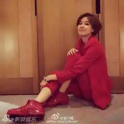 组图郁可唯晒搞怪自拍红衣刺眼美腿抢镜