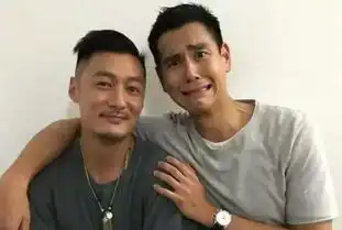 彭于晏跟谁合照都是搞怪脸,唯独和他不一样,网友太养眼了