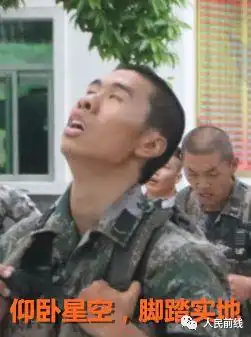 哈哈哈,兵哥哥的5公里武装越野表情包,我服