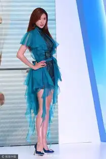 林志玲蓝色连衣裙大秀美腿卖萌不断变表情包青岛新闻网