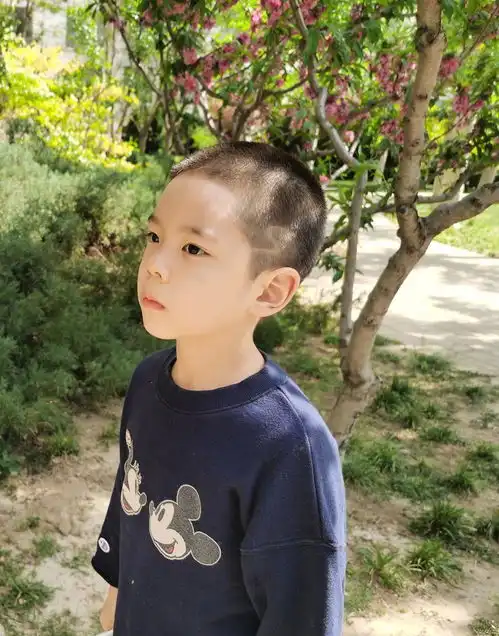 杜江带儿子剃寸头笑出声嗯哼崩溃惨叫表情超搞笑