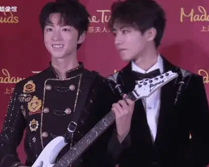 tfboys入驻上海杜莎夫人蜡像馆,两个人都哭了,只有他忍住没笑