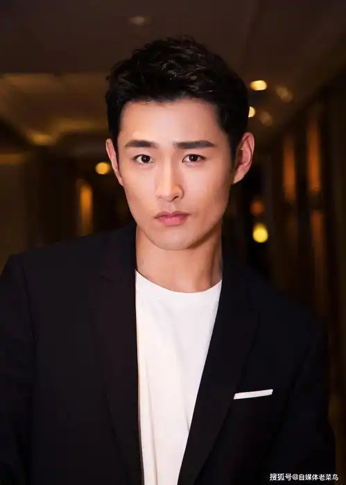 王彦霖帮章若楠追星彭于晏,要了张他的签名海报,网友调侃太搞笑