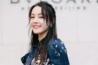 行走的衣架子也有被碾压的时候,与赵丽颖撞衫的迪丽热巴一败涂地