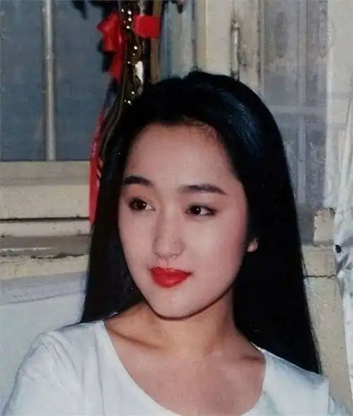 杨钰莹得罪山西黑势力,背后的背景一个电话,把对方吓得乖乖认怂