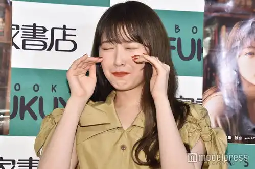 组图乃木坂46高山一实出席写真集发售活动做搞怪表情超可爱