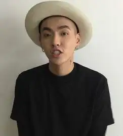吴亦凡晒照庆国庆节龇牙咧嘴表情搞怪
