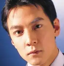 谈恋爱花钱,玩自拍费命,两姑娘为摆姿势摔下悬崖