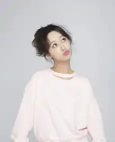 组图杨紫七夕不秀恩爱秀表情包网友大呼秦俊杰呢