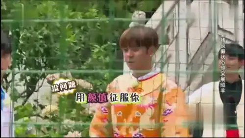 极限挑战黄磊放松警惕,结果被小猪偷袭了,这表情太搞笑了