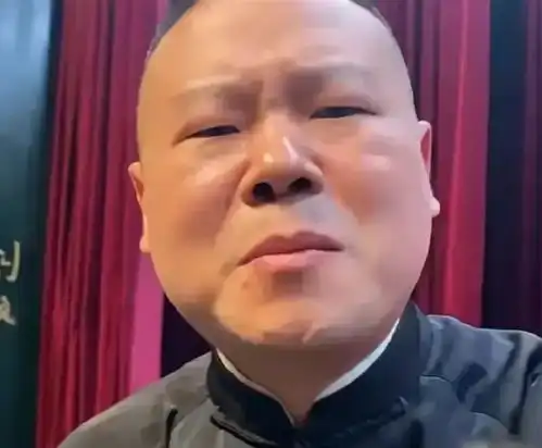 岳云鹏晒天津德云社内部照,刚开业座无虚席,现场还模仿郭德纲表情