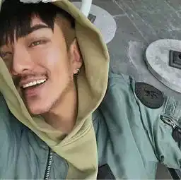 曾经帅得像彭于晏,如今丑到吓哭我...简直是胖版徐铮