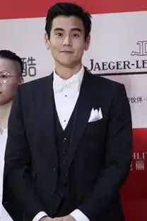 男神彭于晏现身21届上海电影节红毯被逗笑秒变表情包