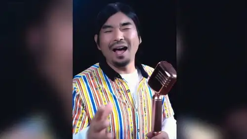 搞笑面筋哥,唱歌好听,表情还很到位