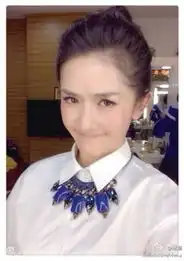 谢娜学生装五连拍挤眉弄眼表情搞怪