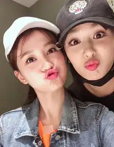 欢乐颂四美为杨紫庆生,张一山自制表情包你是这条街最靓的妞