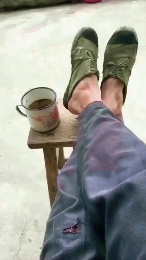 穷成傻逼