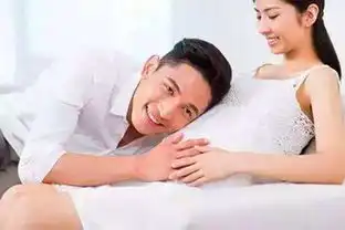 3岁姐姐第一次见二胎弟弟,忍不住亲吻,接下来的表情,家人笑喷
