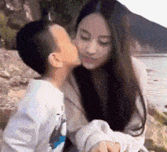 搞笑gif段子给我一条腿大王也是这表情