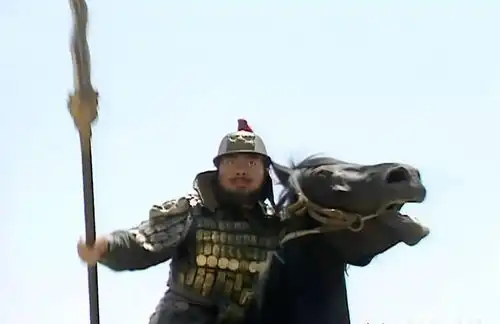 张飞击败吕布和赵云,都只用了六十回合,马超也比他低一个档次
