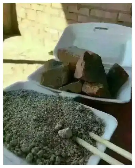 搞笑图片女朋友身材比较娇小,模样和性格也是个萝莉级别