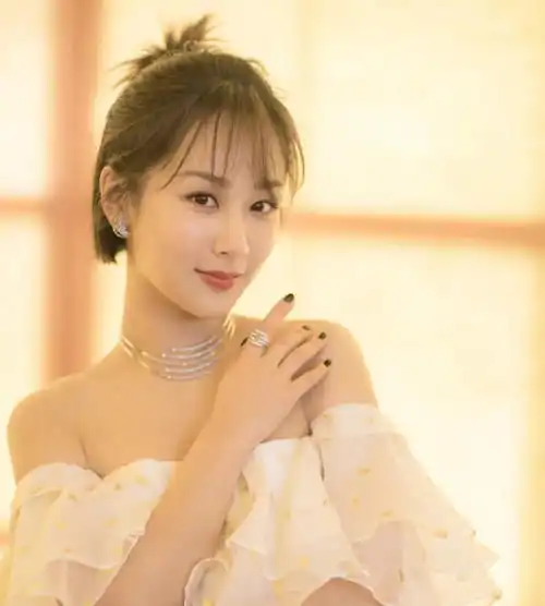 杨紫被送七夕青蛙,用呆萌表情包回复,所以七夕青蛙是什么梗