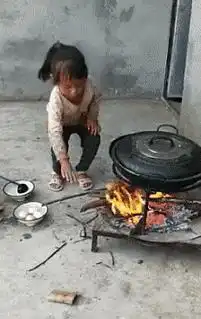爆笑gif看到这样的一幕,每个坐公交车的人表情都搞笑