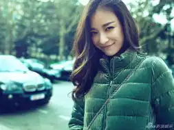 组图倪妮巴黎午后街拍表情鬼马俏皮可爱