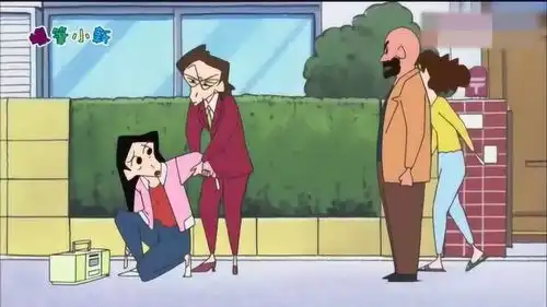 蜡笔小新女明星必须抱着小新摸头才安心拍戏,小新一脸的幸福啊