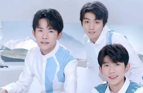 tfboys三小只同时更博,六年不易,粉丝感动落泪