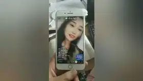当老师和学生用同学的照片现场制作表情包斗图会发生什么