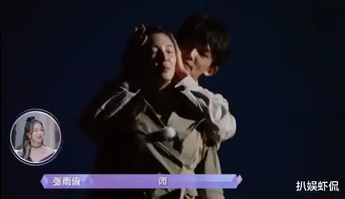 最美姐弟恋李柄熹为制造浪漫在沙漠中放烟花,张雨绮深受感动表情变化很真实