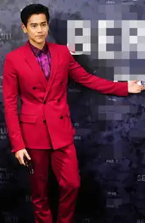 组图彭于晏一身红色西装帅出新高度身材健硕挺拔上演笑容杀
