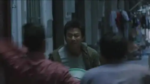乘风破浪彭于晏和坏蛋打斗,竟然一路打到厨房,真是拳拳到肉