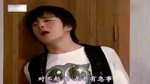 搞笑一家人美女来允浩家拿东西,允浩一转身,美女的表情亮了