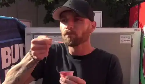 当今最辣的冰淇淋,吃之前要签字,到底有多辣看老外的表情就知道