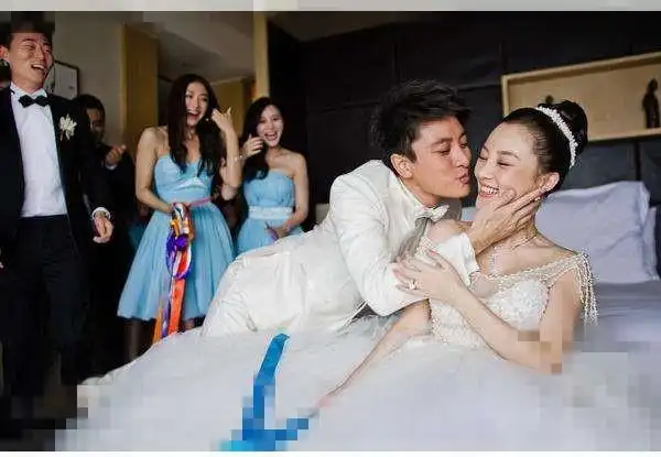 看完了这8张照片,你就能明白贾乃亮爱李小璐爱得有多卑微